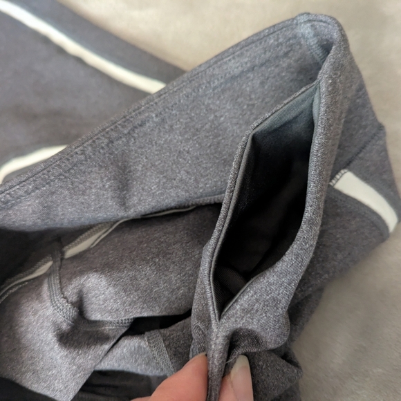 ALO YOGA Gray Leggings White Accent Size Small - Picture 6 of 7
